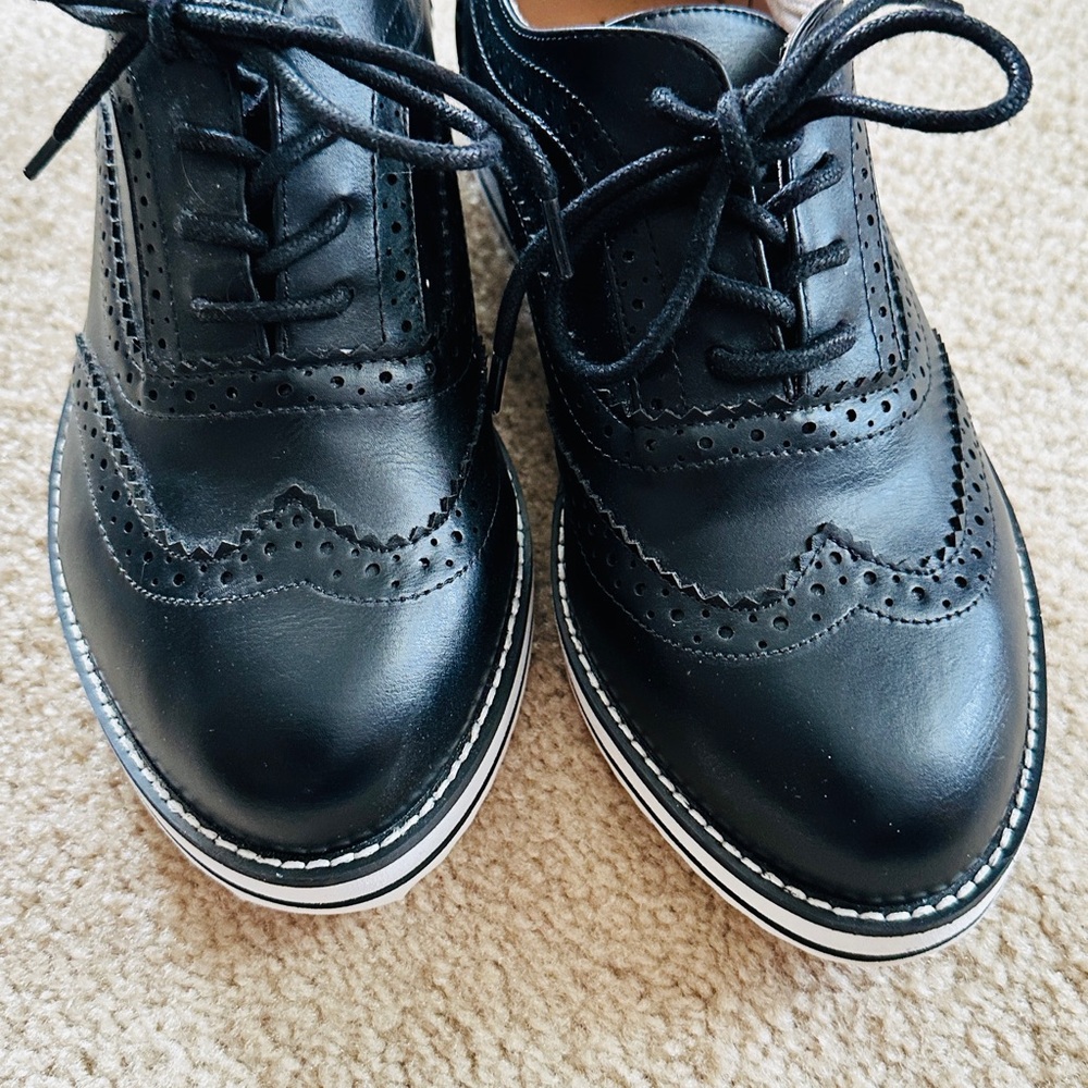 Black Oxford Tie Shoes - Picture 3 of 9
